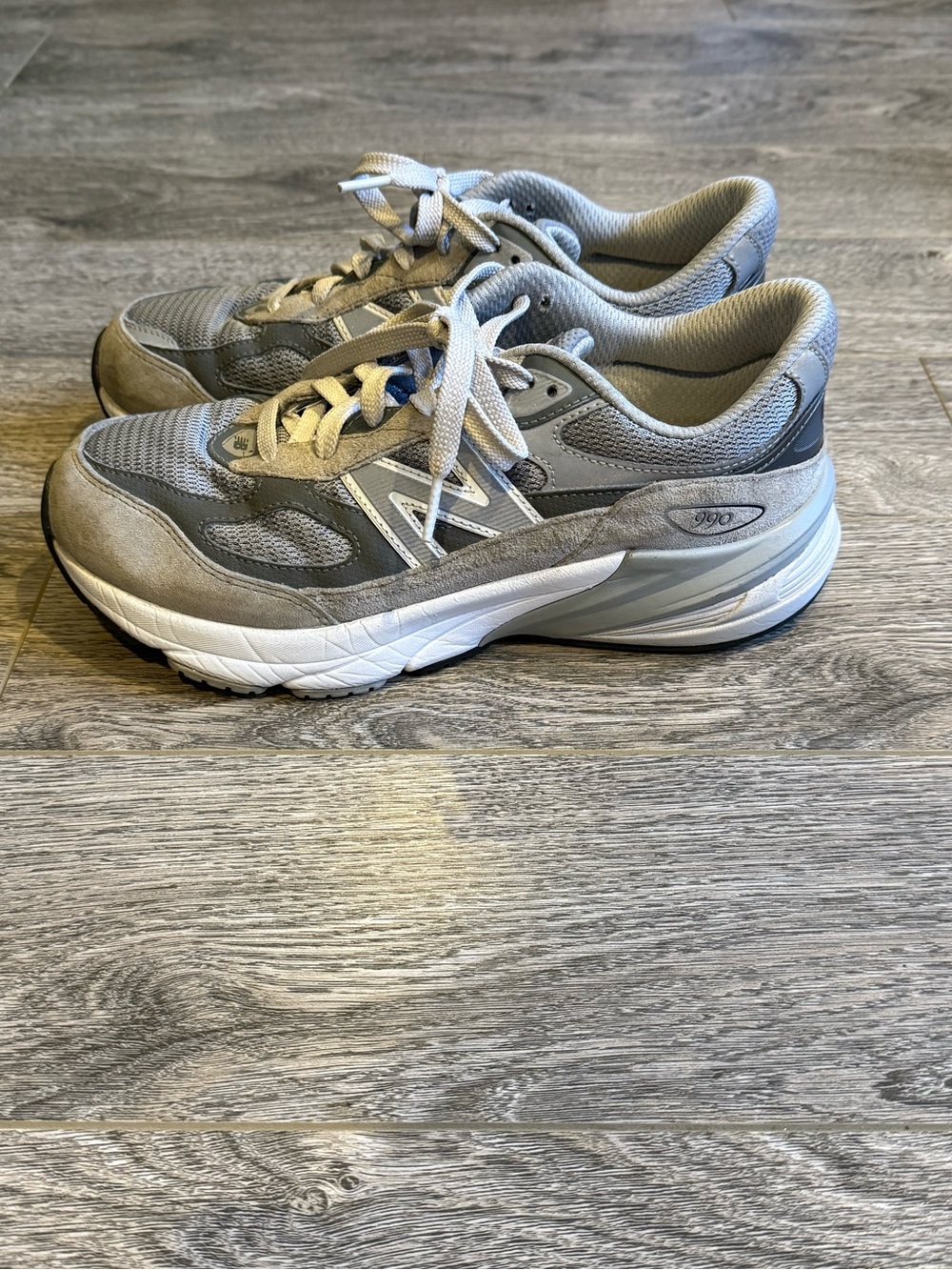 New Balance 990 Sneakers